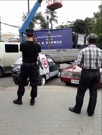 04.08.2017 под руководством заместителя директора Государственного музея Востока Т.К.Мкртычева был демонтирован и увезен информационный щит общественного Музея имени Н.К.Рериха